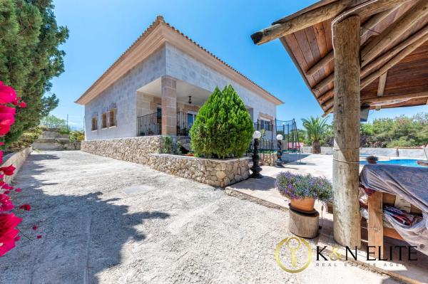 Casa independiente en calle Mostaza