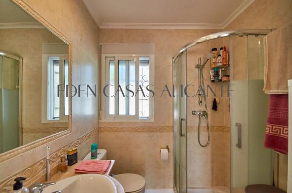 Casa independiente en calle Gaviotas