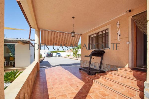 Casa independiente en calle Gaviotas