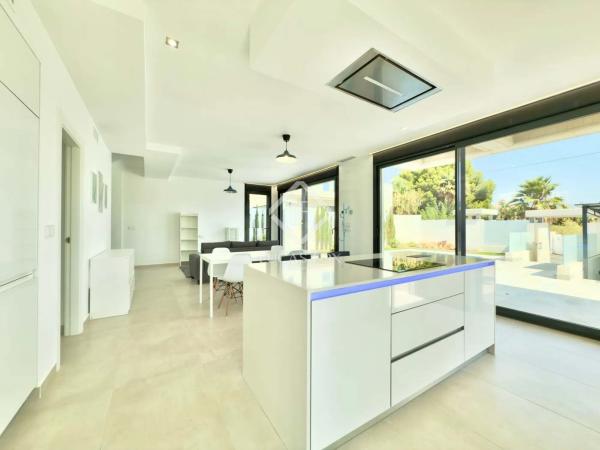 Casa independiente en calle de Santamaria