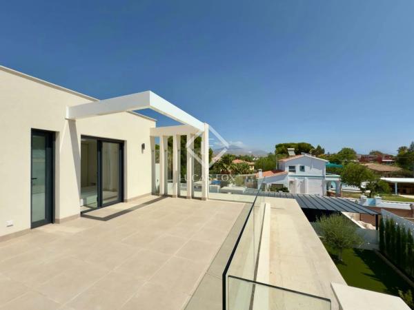 Casa independiente en calle de Santamaria