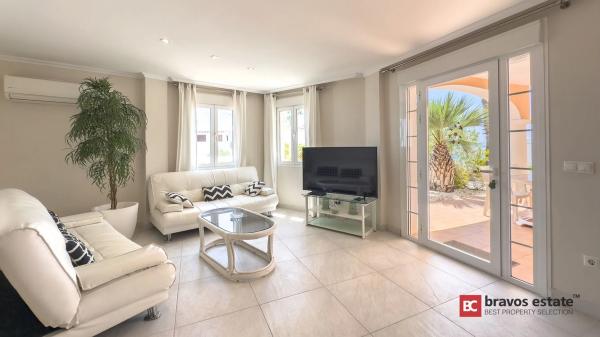 Casa independiente en calle Islandia