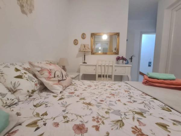 Chalet pareado en calle de Gaianes, 1