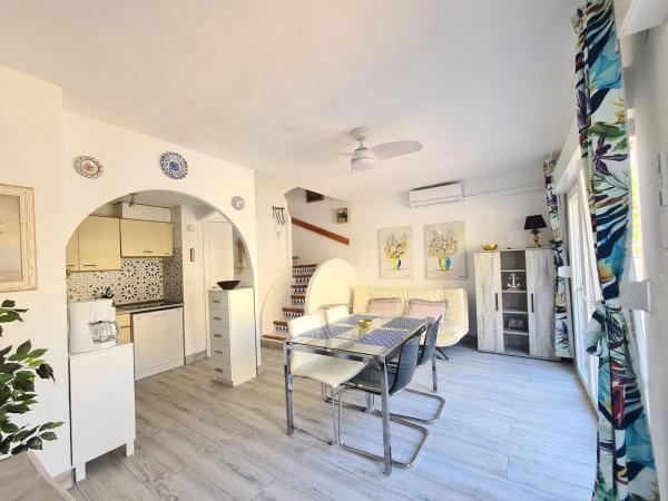 Chalet pareado en calle de Gaianes, 1