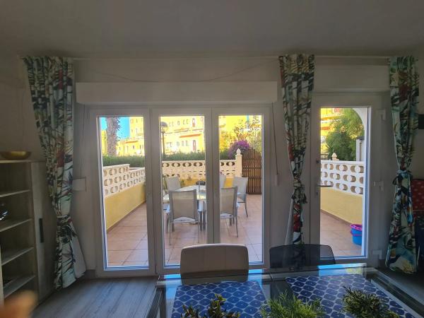 Chalet pareado en calle de Gaianes, 1