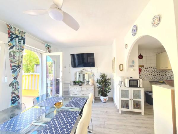 Chalet pareado en calle de Gaianes, 1