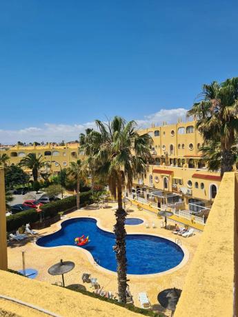 Chalet pareado en calle de Gaianes, 1