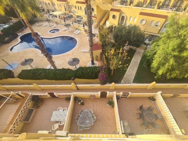 Chalet pareado en calle de Gaianes, 1