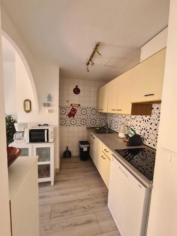 Chalet pareado en calle de Gaianes, 1