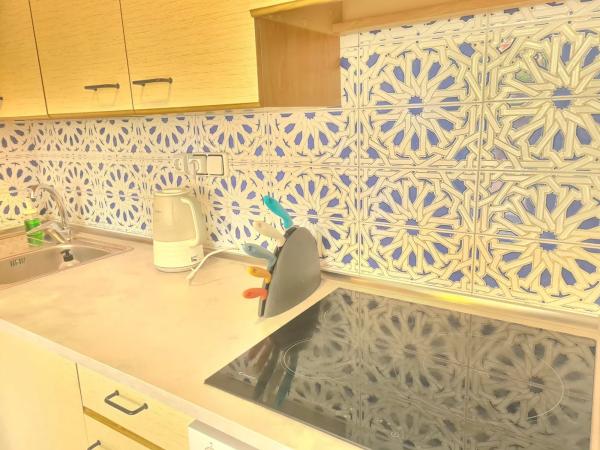 Chalet pareado en calle de Gaianes, 1