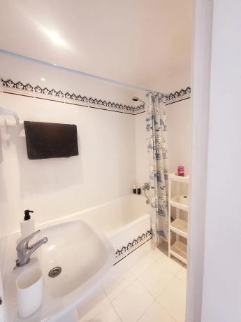 Chalet pareado en calle de Gaianes, 1