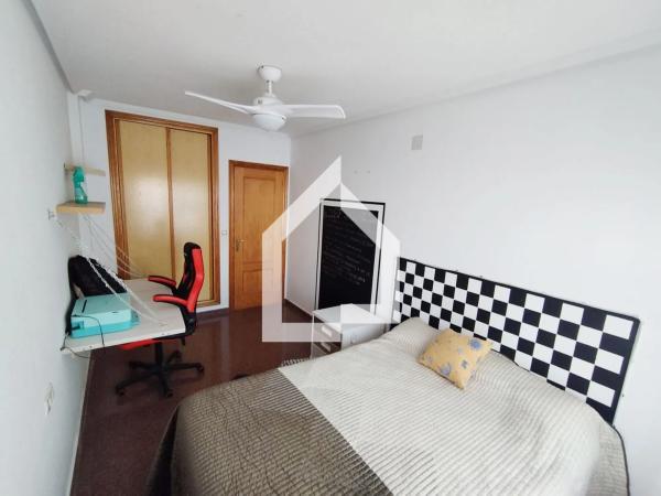 Chalet adosado en calle Elda