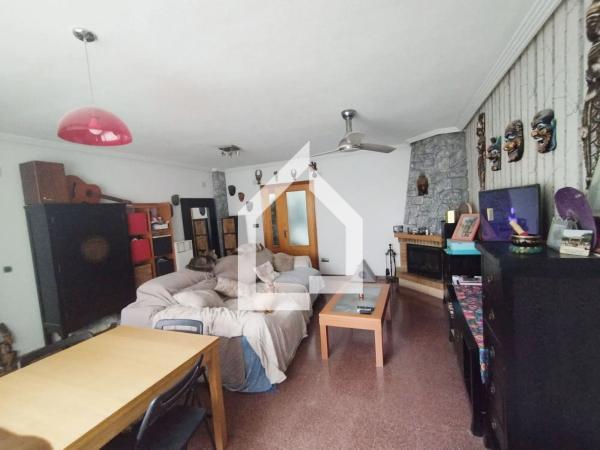 Chalet adosado en calle Elda