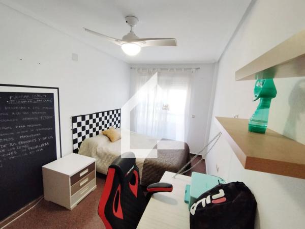 Chalet adosado en calle Elda