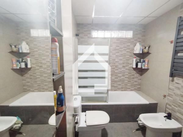 Chalet adosado en calle Elda