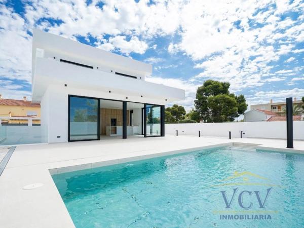 Casa independiente en calle la Font Roja