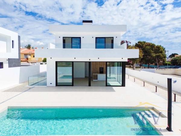 Casa independiente en calle la Font Roja