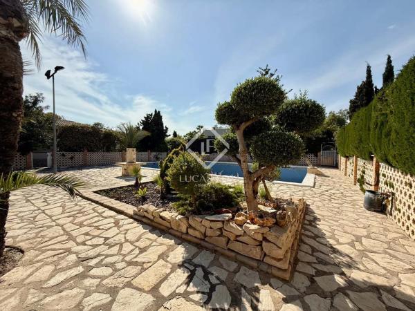 Casa independiente en calle Font del Salmitre