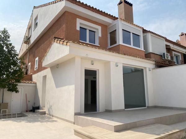 Chalet adosado en calle Busot