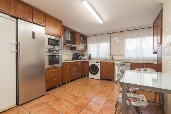 Chalet pareado en calle Cervantes