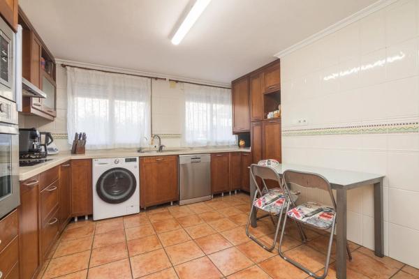 Chalet pareado en calle Cervantes