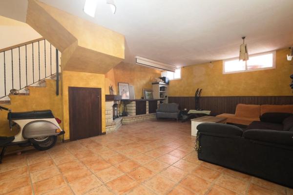 Chalet pareado en calle Cervantes