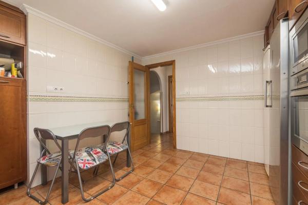 Chalet pareado en calle Cervantes