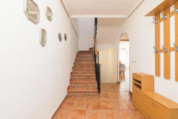 Chalet pareado en calle Cervantes