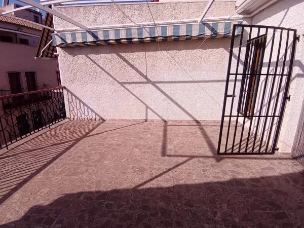 Chalet adosado en calle de la Constitució