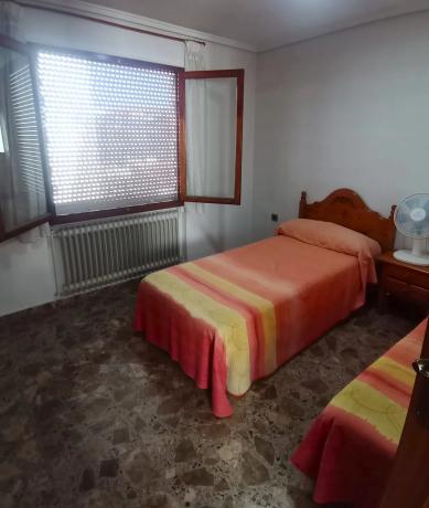 Chalet adosado en calle de la Constitució