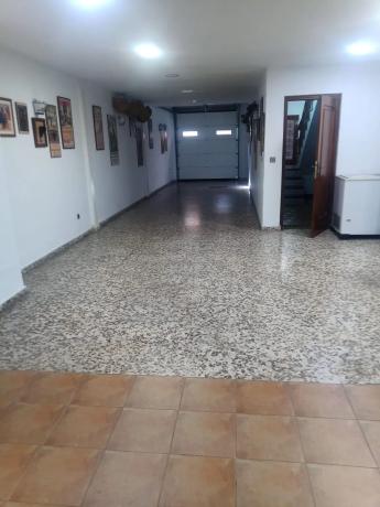 Chalet adosado en calle de la Constitució