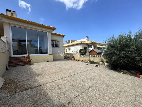 Chalet pareado en calle Río Narcea