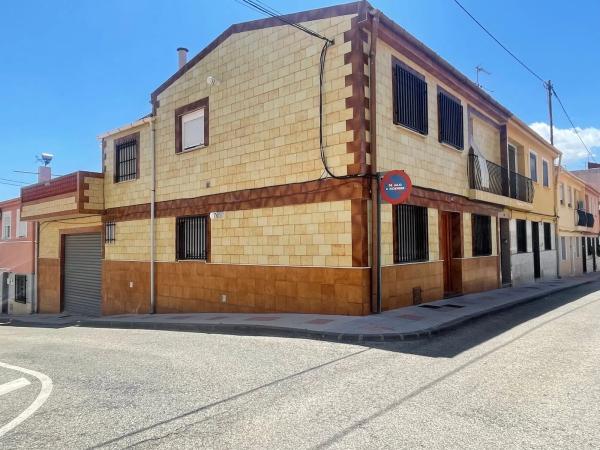 Chalet adosado en calle Zorrilla, 49