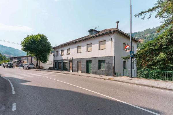 Casa independiente en avenida Leitariegos, 40