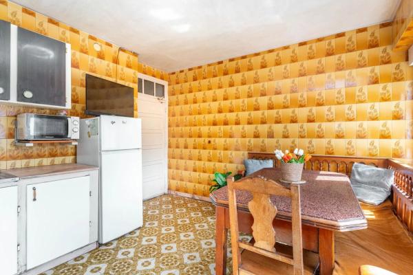 Casa independiente en avenida Leitariegos, 40