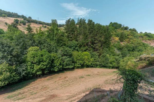 Casa independiente en avenida Leitariegos, 40