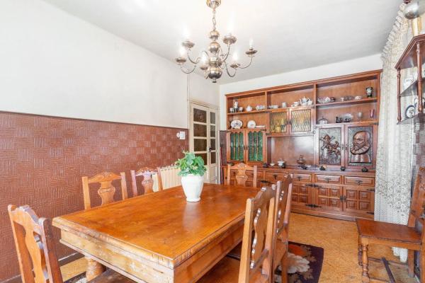 Casa independiente en avenida Leitariegos, 40