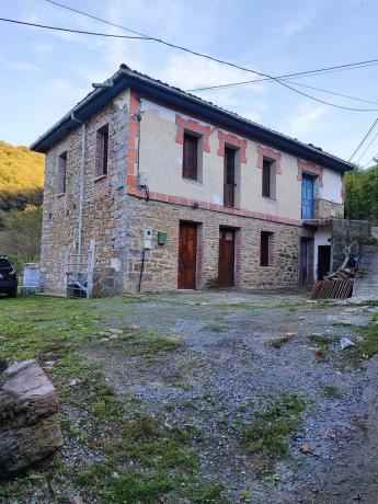 Casa de pueblo en calle Castañedo, 27