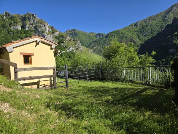 Casa rural en carretera Cuevas de Felechosa s/n