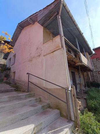 Casa de pueblo en carretera general, 96