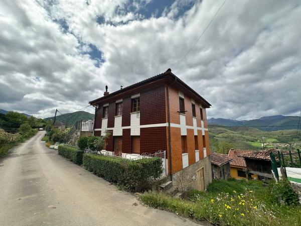 Casa independiente en carretera de Casorvida