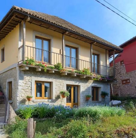 Casa de pueblo en carretera general, 96