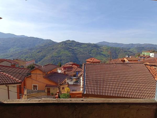 Casa de pueblo en carretera general, 96