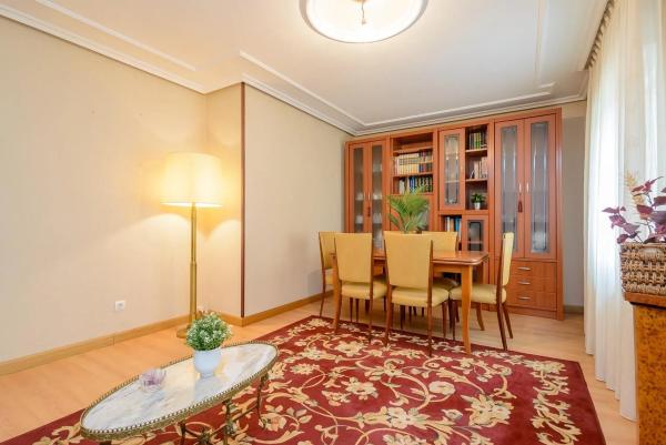 Casa independiente en Oviedo - Campomanes, 58