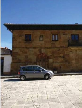 Palacio en Barrio la Vega, 26