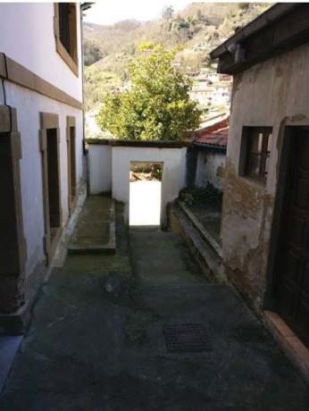 Palacio en Barrio la Vega, 26