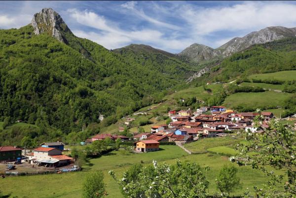 Casa de pueblo en Le-9, 9