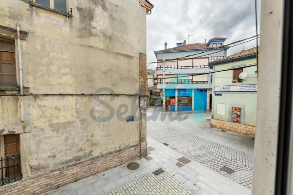 Casa independiente en calle Silvino Arguelles