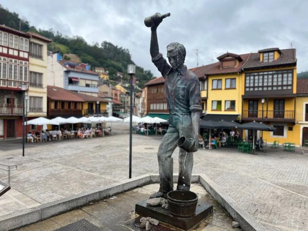 Casa de pueblo en calle Silvino Arguelles, 12