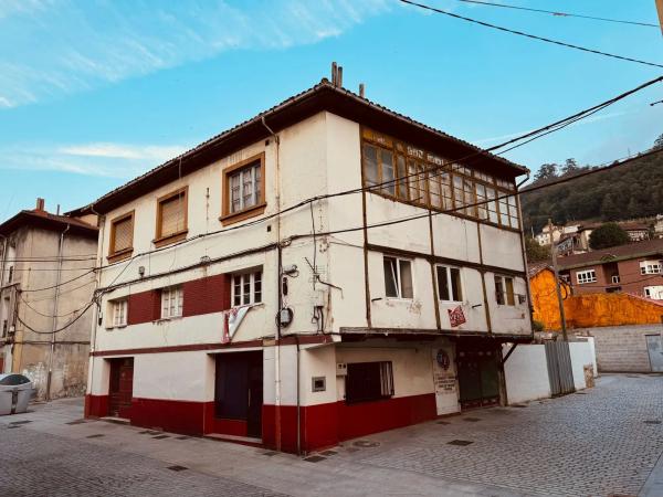 Casa de pueblo en calle Silvino Arguelles, 12